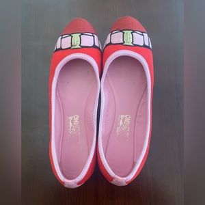 Womens Ferragamo ballet flats. Size 9. Colorful and fun shoes.
